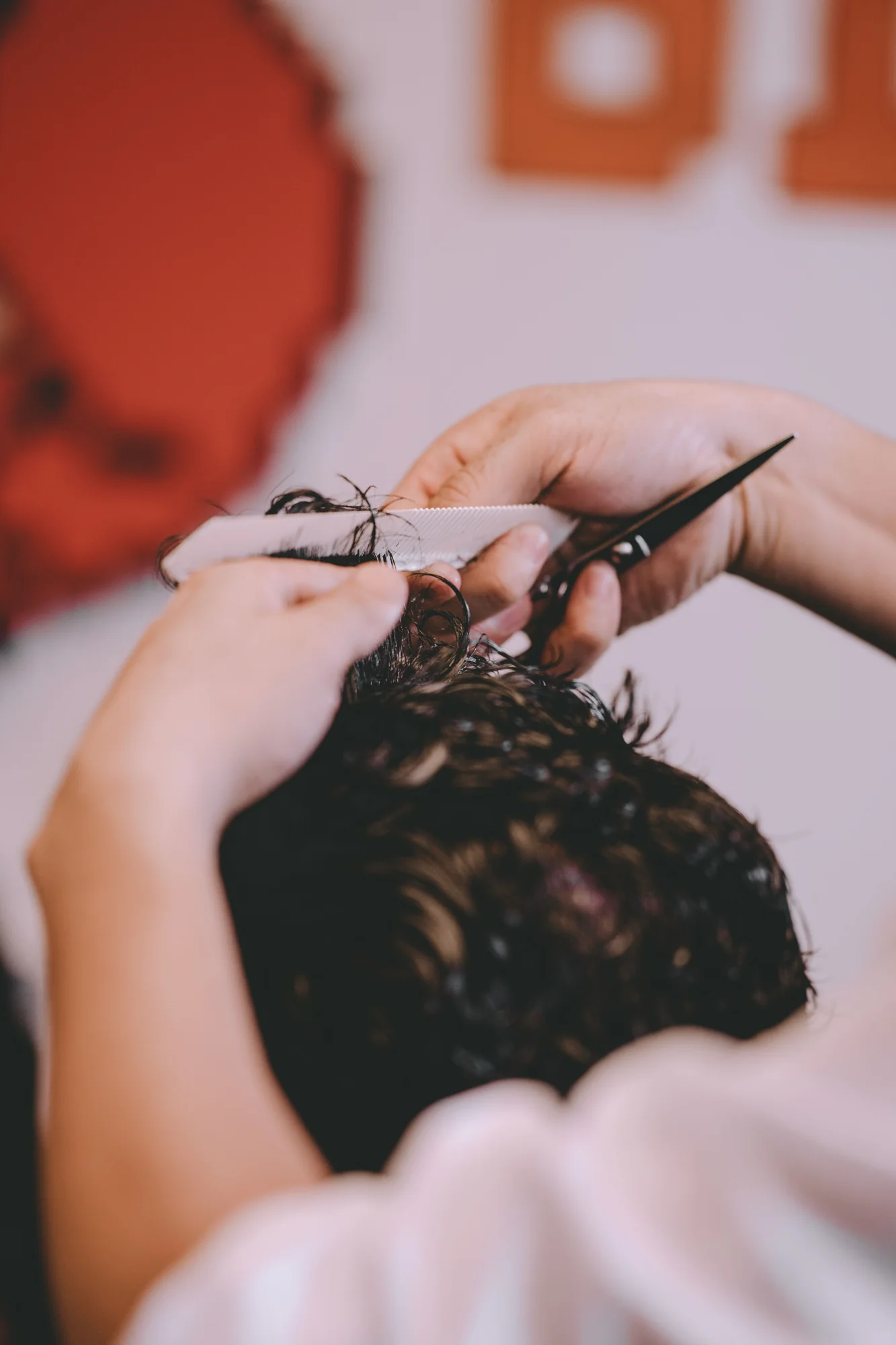 Demonstration image of scissor work during a haircut.